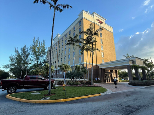 哈兰德海滩/文图拉欢朋酒店主图