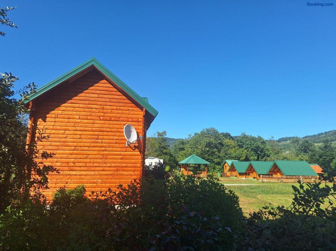 Konaci Oceva Zemlja Vikendica i Bungalovi