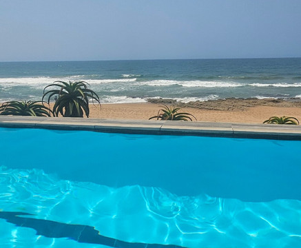 卡勒兰海滩俱乐部主图