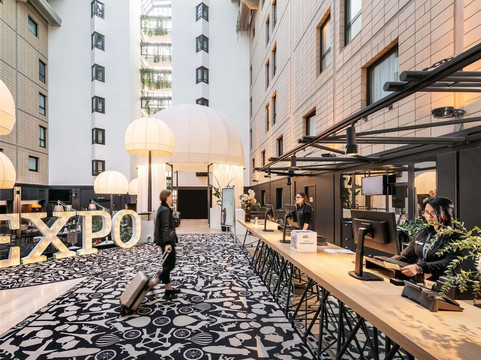 旺夫酒店住宿-美爵凡尔赛门会展中心酒店