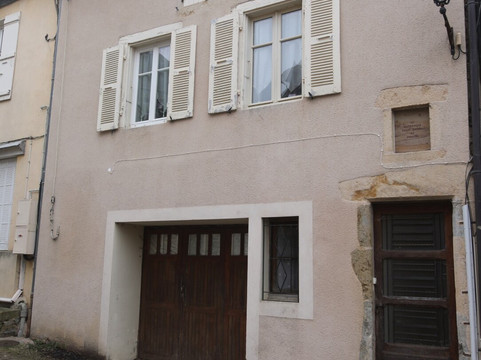 Rue de la cure-Buxy必去景点