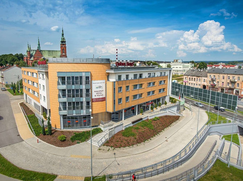 凯尔采酒店住宿-Qubus酒店