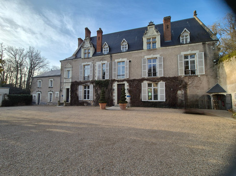 普莱城堡酒店主图