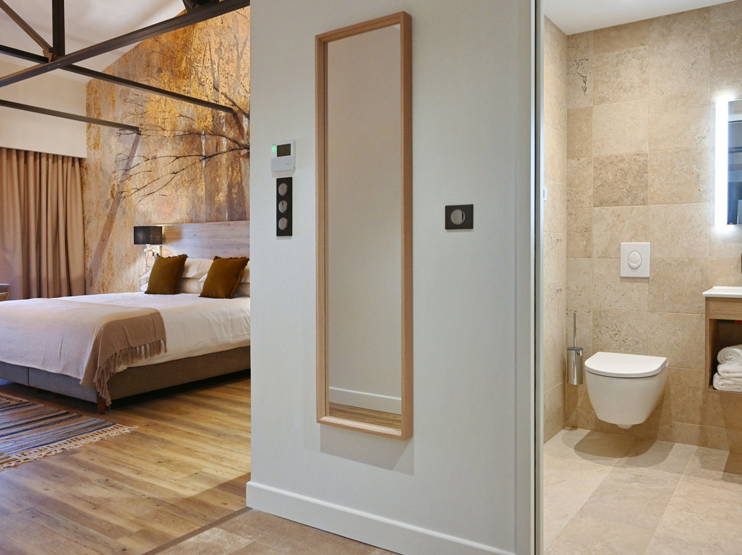 Walnut Bistro & Suites