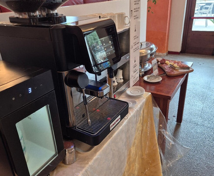 皮萨卡尼套房主图