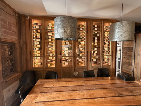 拉加雷纳酒店主图