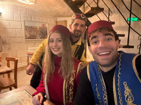 猫头鹰洞酒店主图