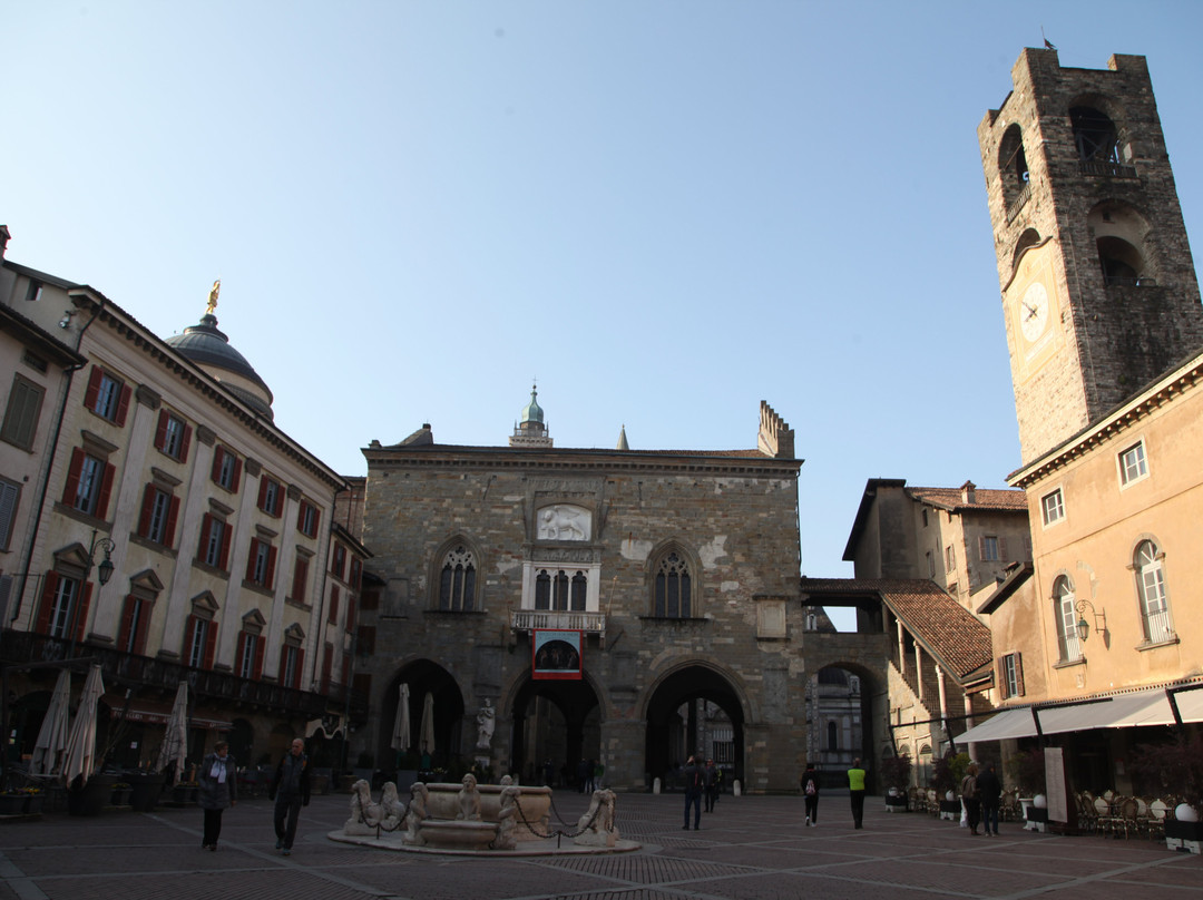 Piazza Vecchia-贝加莫必去景点