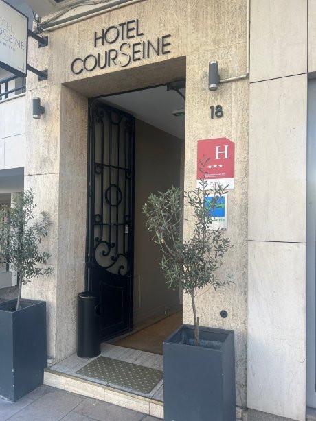 库尔瑟尼酒店-旅行者