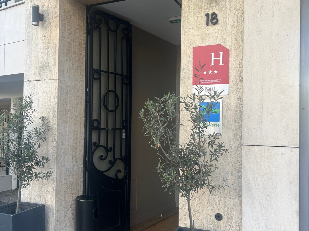 库尔瑟尼酒店主图