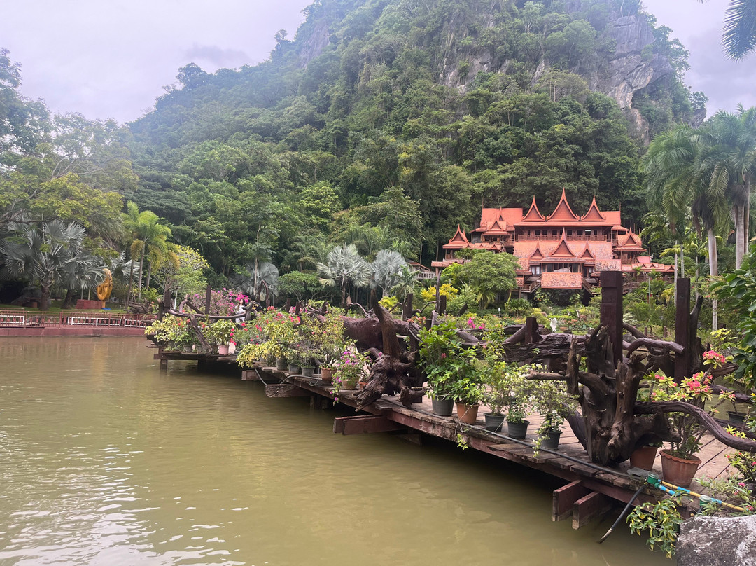 Wat Tham Khao Wong-万莱必去景点