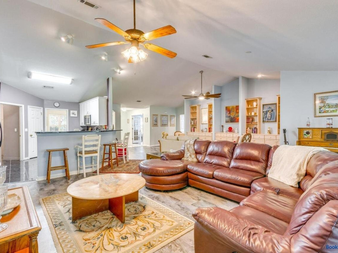 Near Beach  Covered Patio * FirePit+Grill * Yard