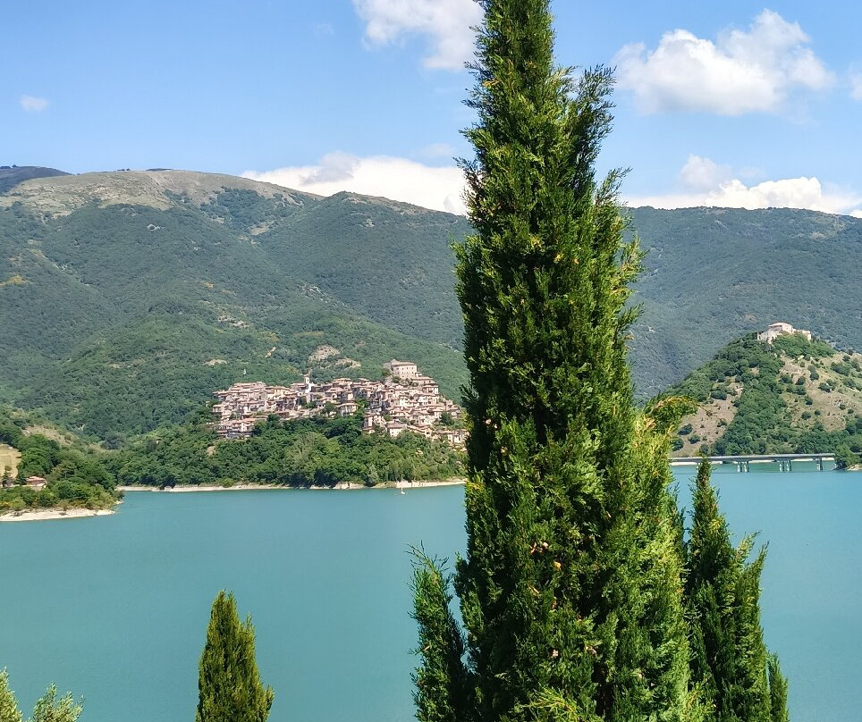 Lago del Turano-Castel di Tora必去景点