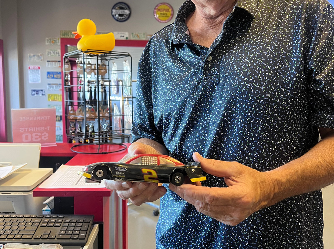 The Checkered Flag Slot Car and RC Complex-塞维尔维尔必去景点
