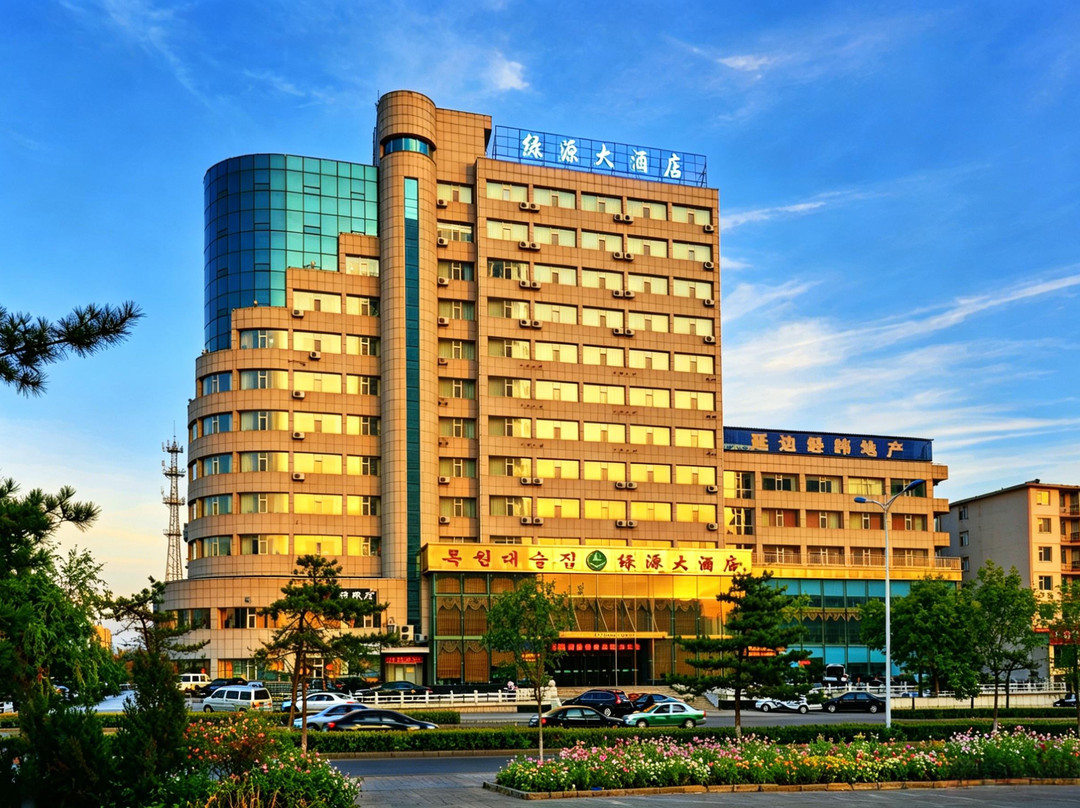 延吉绿源大酒店(延边大学网红墙店)主图
