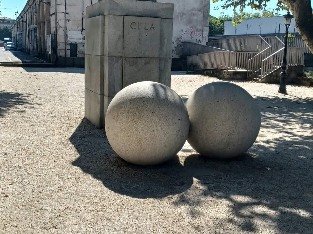 Monumento A Camilo José Cela-Padron必去景点