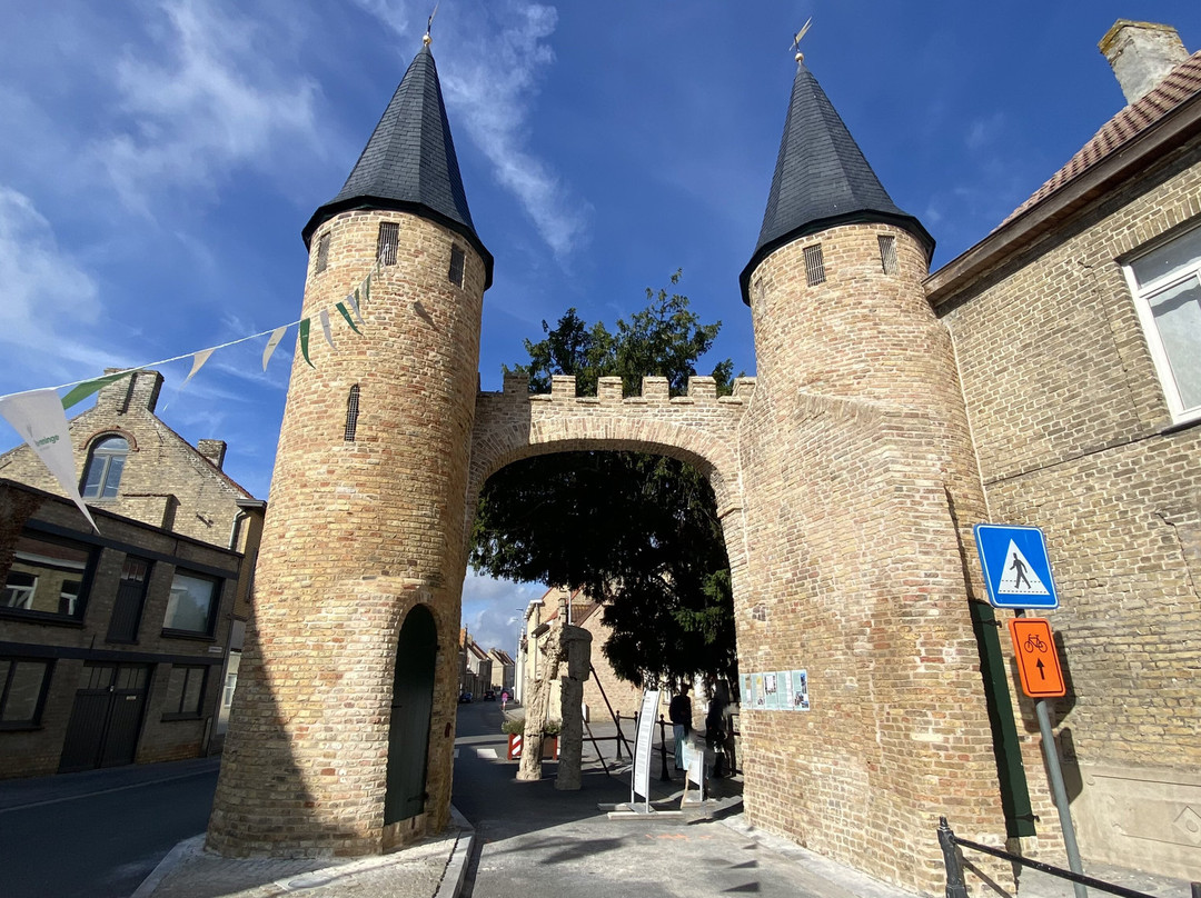 Porte ouest et arbre de César