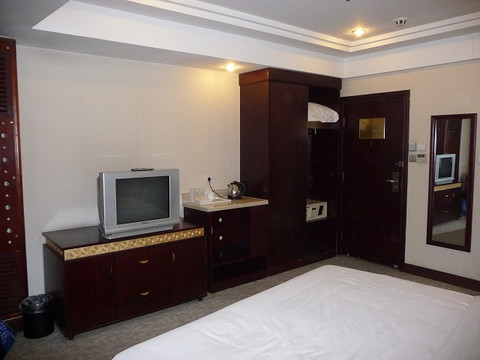 西安水晶岛酒店（省体育馆地铁站高新万达ONE店）主图