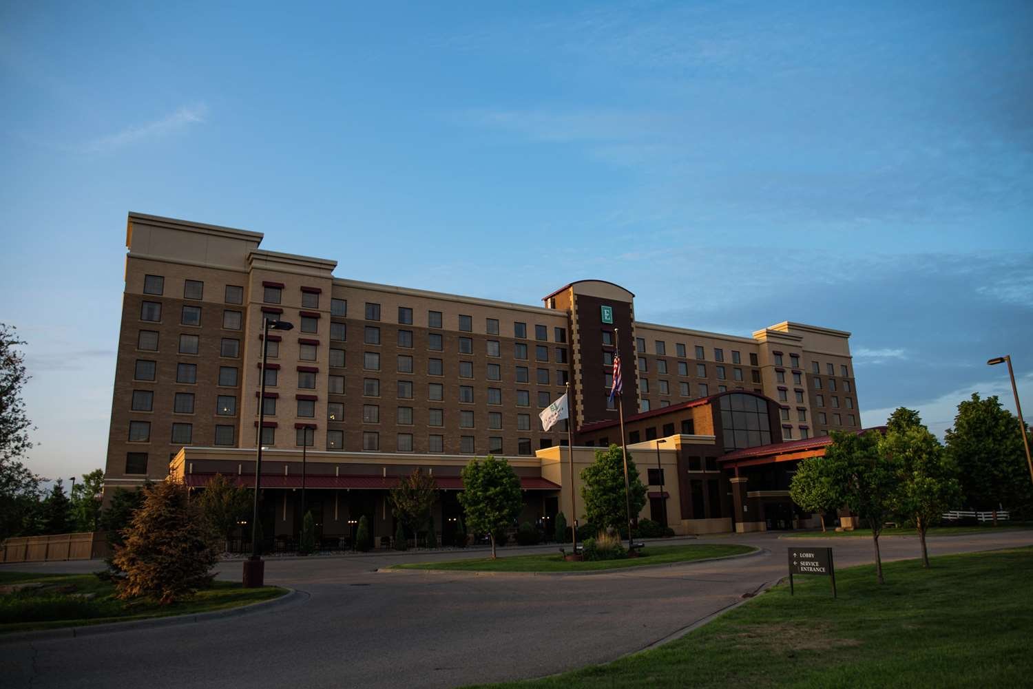 Embassy Suites by Hilton Minneapolis North-官方