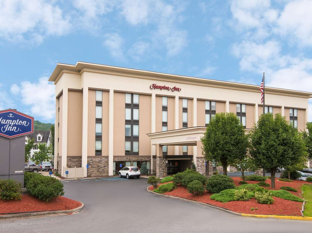 布里奇波特/克拉克斯堡汉普顿酒店主图