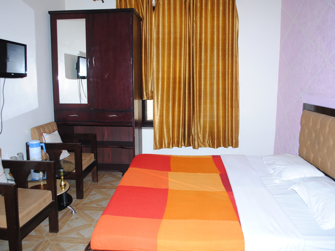OYO 7869 Hotel Royal Classic