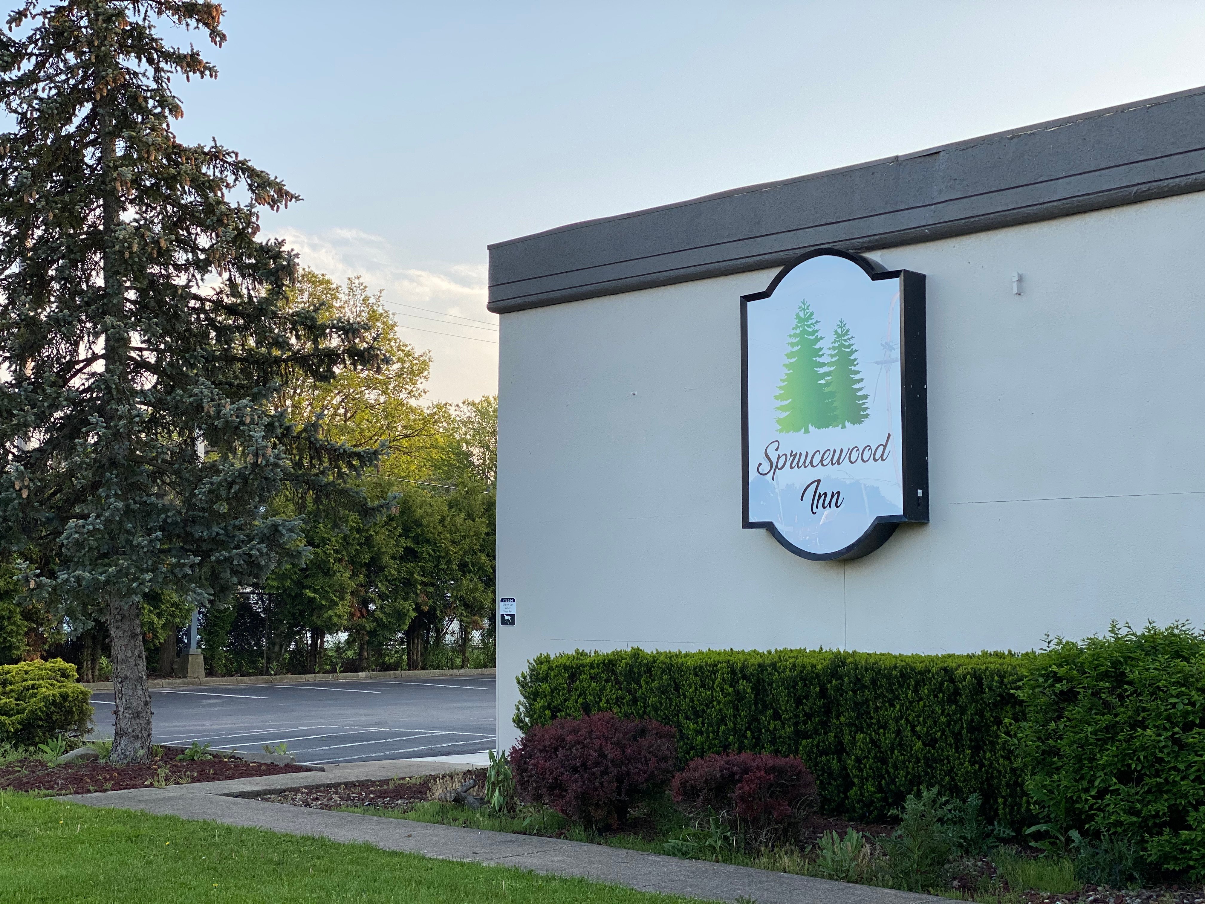 Sprucewood Inn-官方