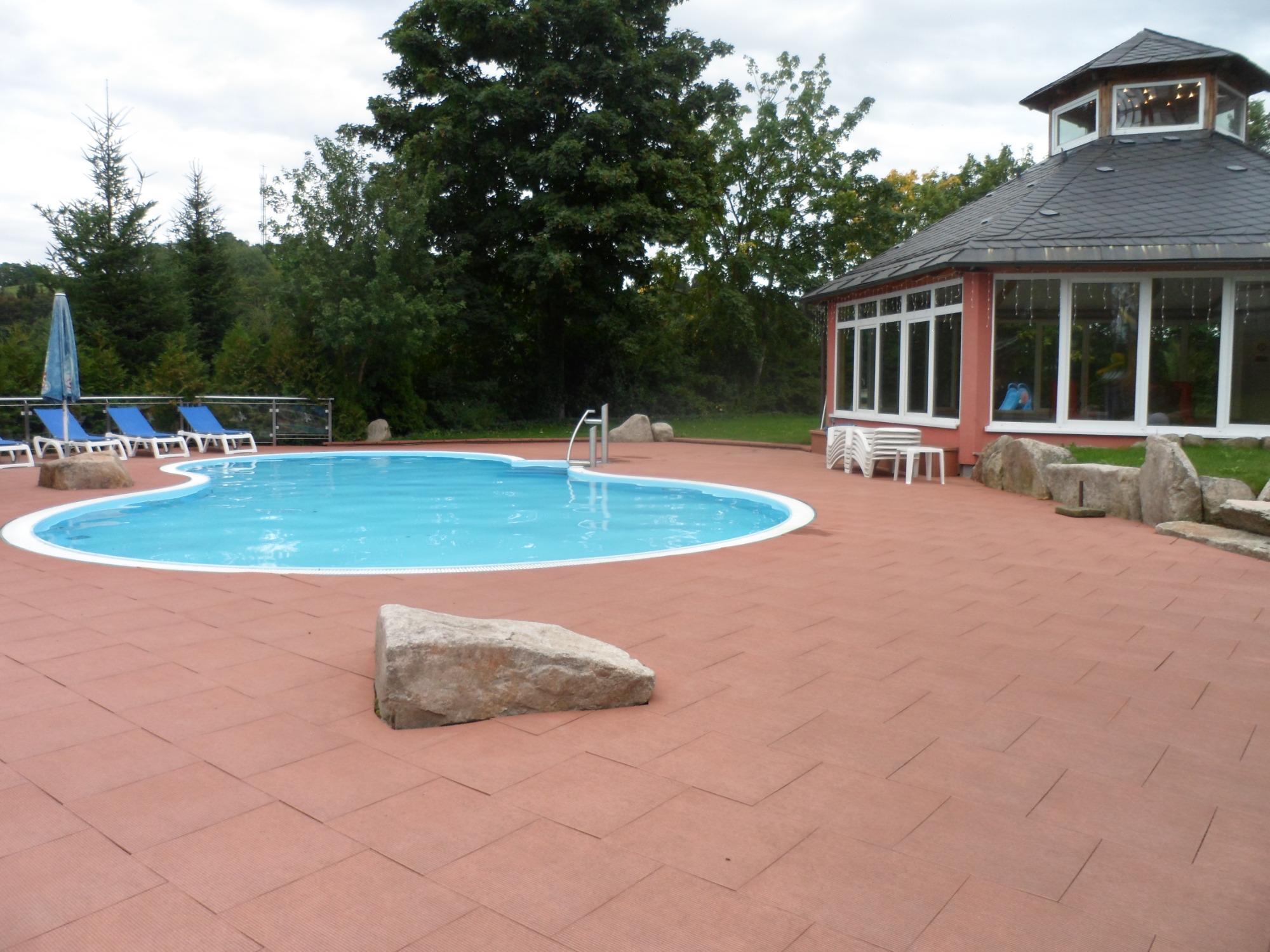 Familotel Aparthotel Am Rennsteig-泳池