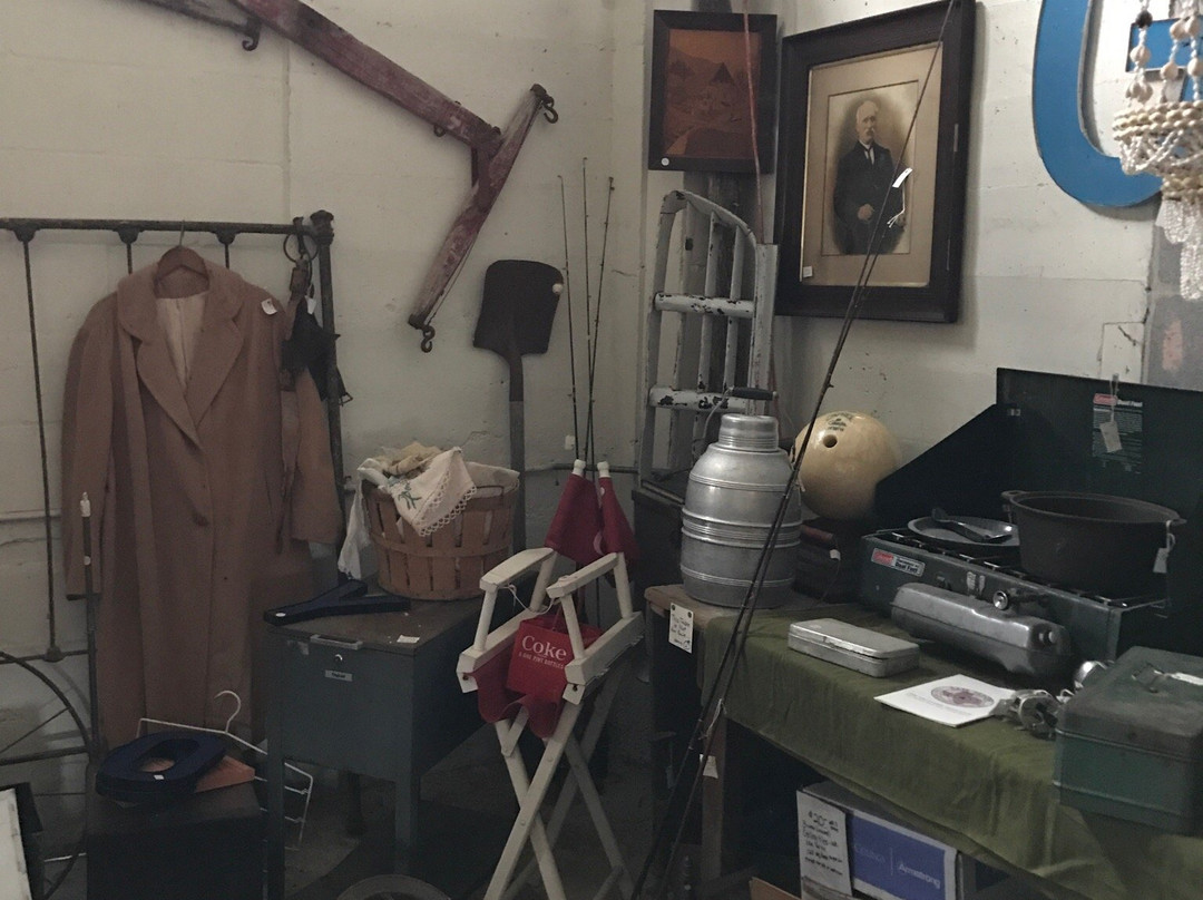 Ellinger旅游景点-Iceplant Antiques & Estates