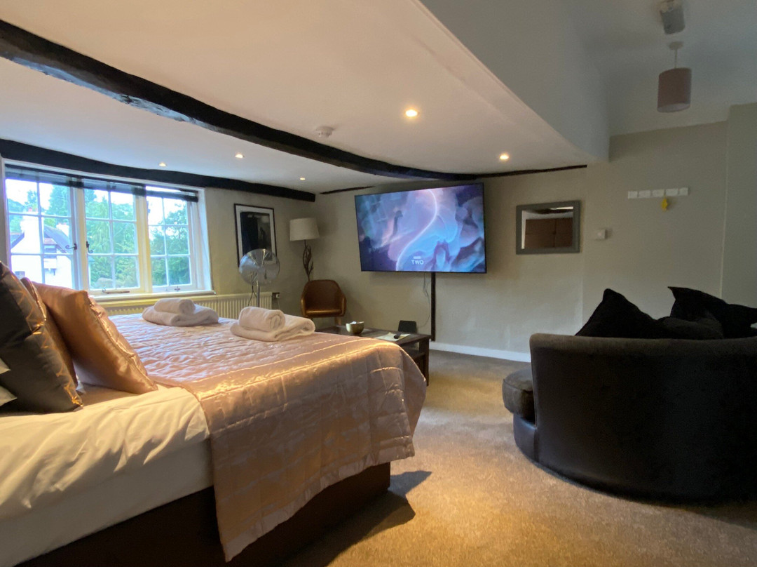 Red Lion & Cellar Room