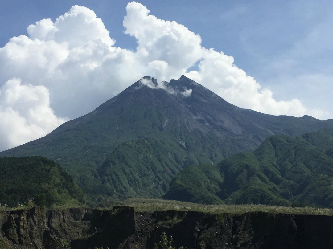 Merapi Mountain Viewing Post景点图片