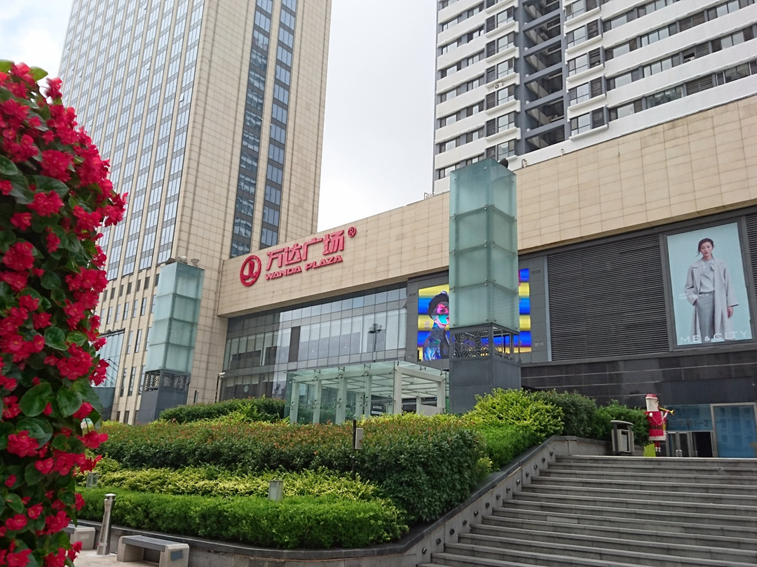 万达广场(延吉路)-青岛市必去景点