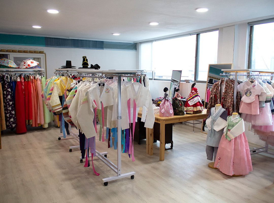 Wearing Hanbok-蔚山必去景点