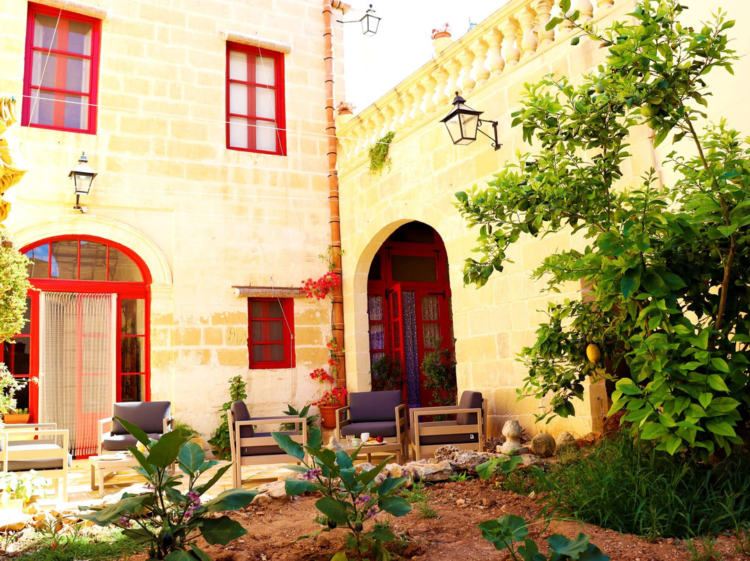 Nadur酒店住宿-Il-Bàrraġ Farmhouse B&B