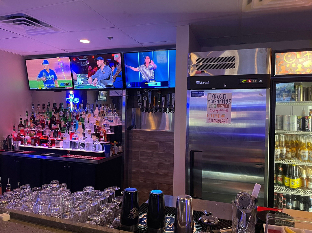 Foxiis Restaurant and Grill