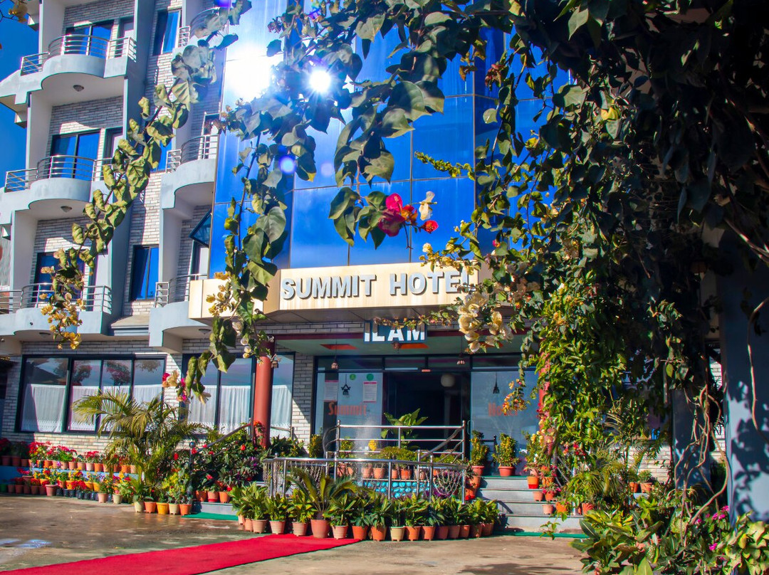 Summit Hotel主图