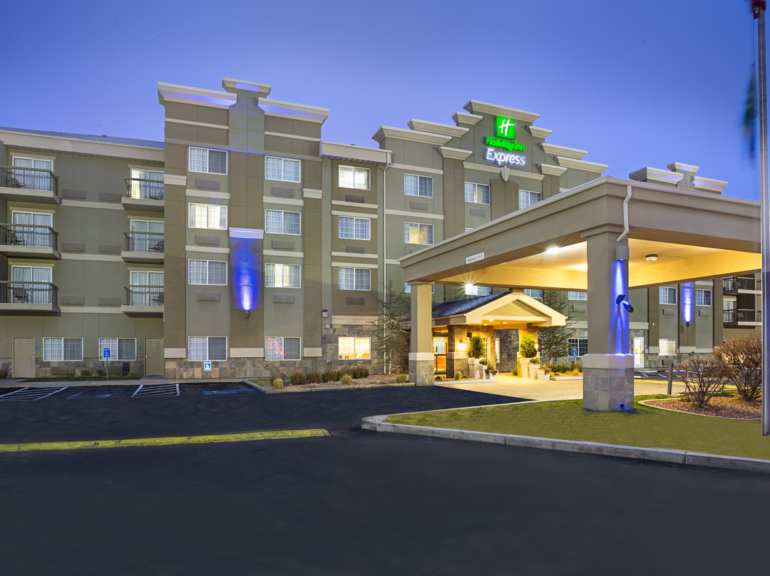 莱顿I-15快捷假日酒店主图