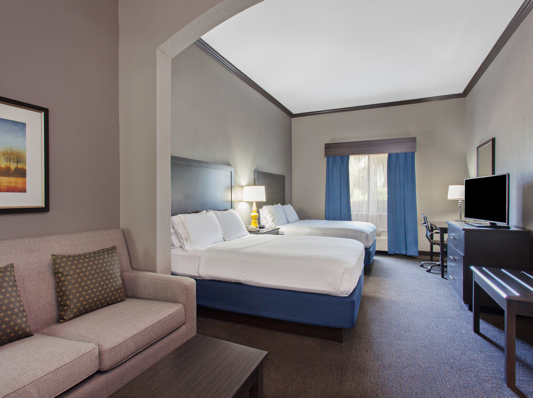 Holiday Inn Express Suites Wharton by IHG主图