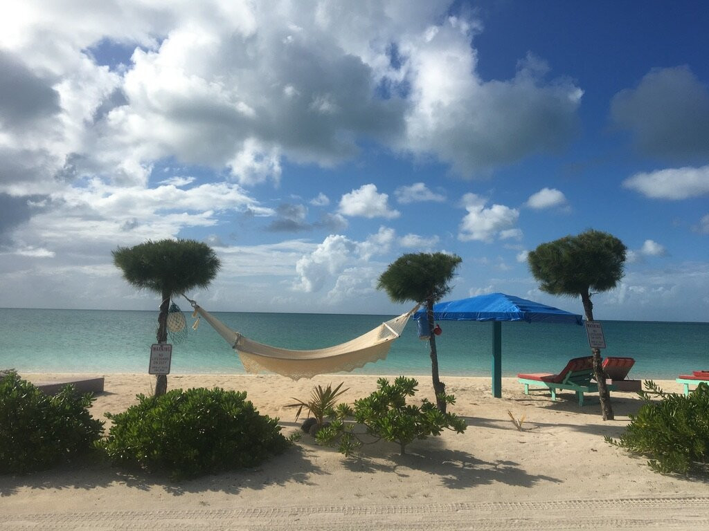 Rollezz Villas Beach Resort主图