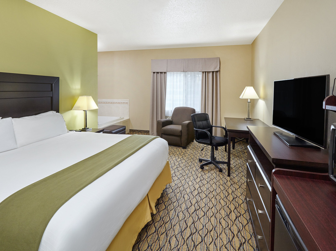 Holiday Inn Express & Suites Chicago-Libertyville by IHG主图