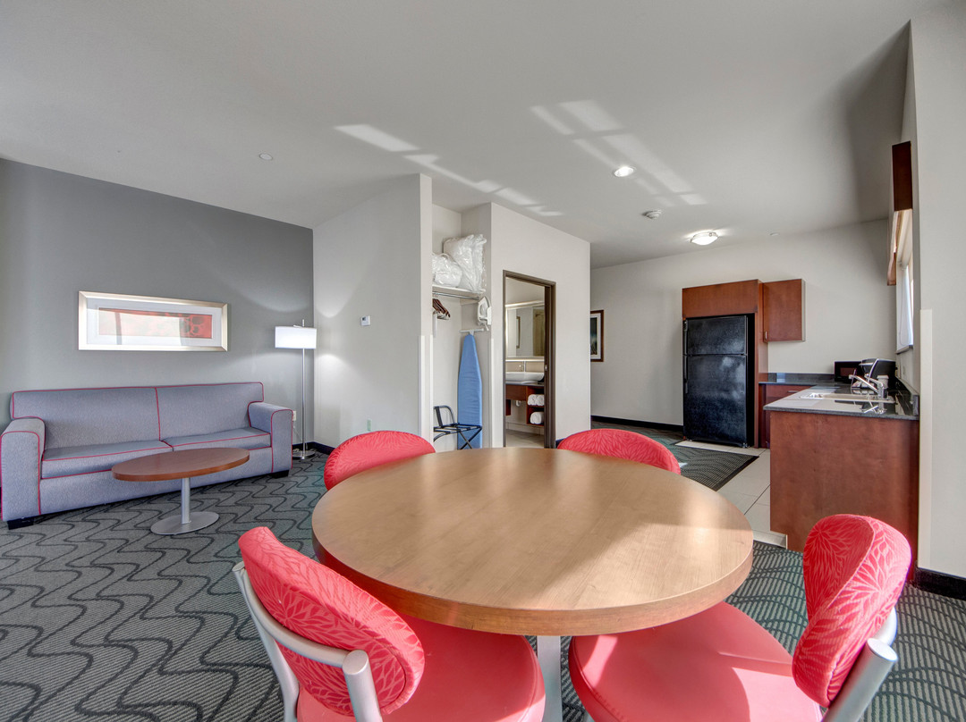 Holiday Inn Express & Suites Oklahoma City North By IHG主图