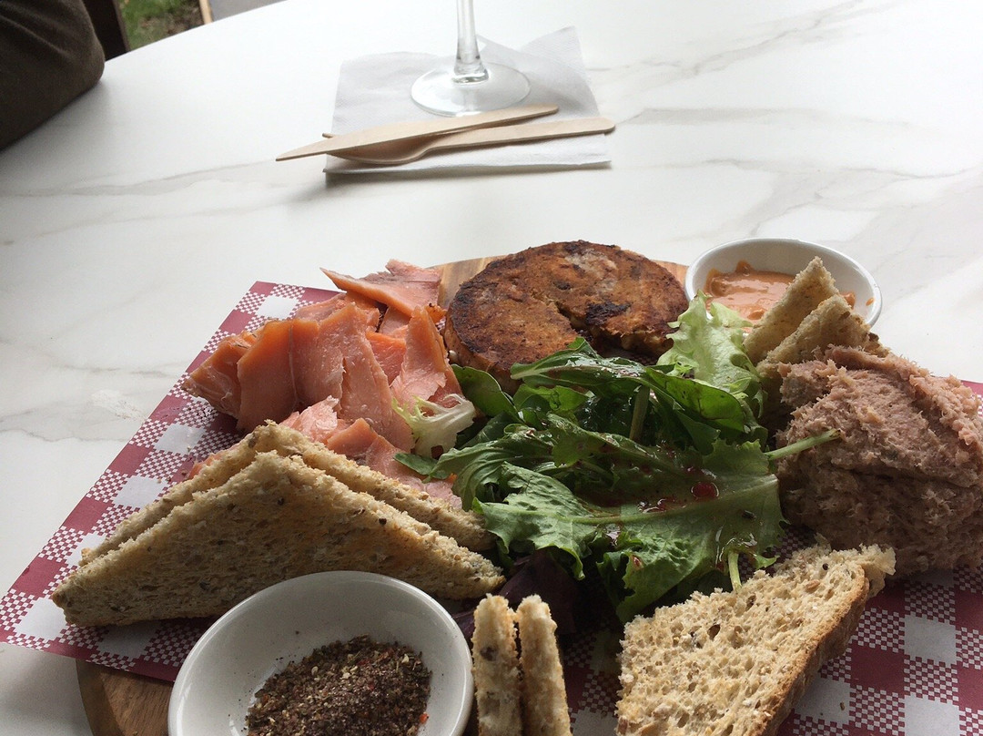 41 South Salmon and Ginseng Farm and Cafe-德洛兰恩必去景点