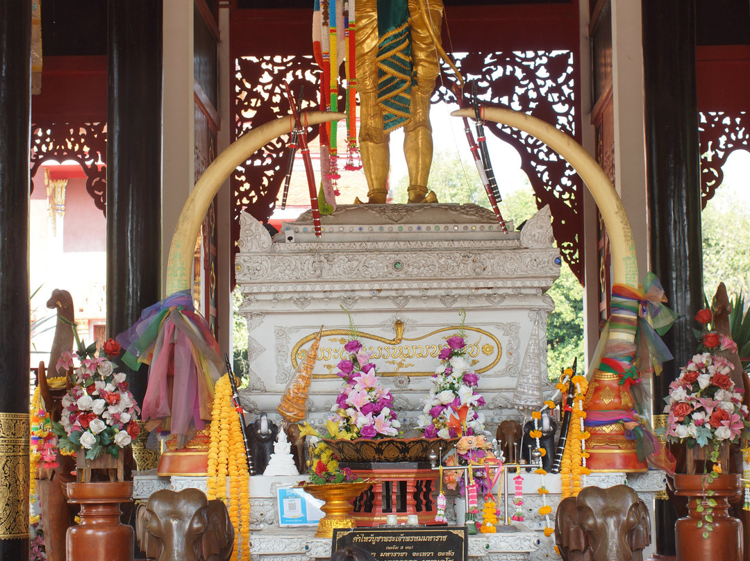 Tham Tap Tao Temple景点图片