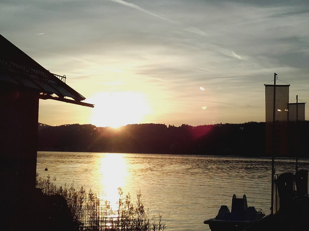 Barry Memle Lakeside Resort主图