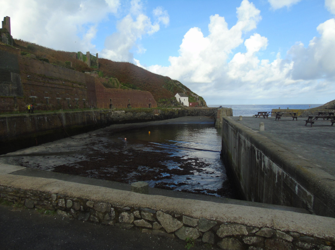 Porthgain Harbour景点图片