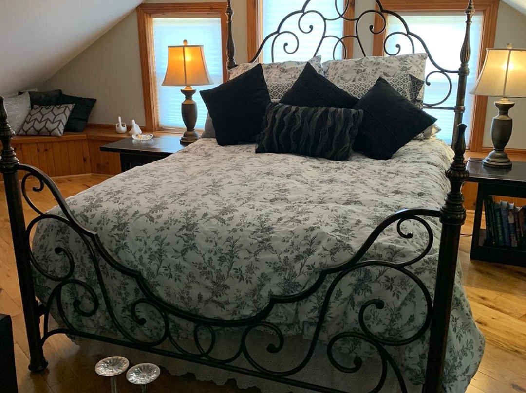 Hatfield House on Hibernia B and  B主图