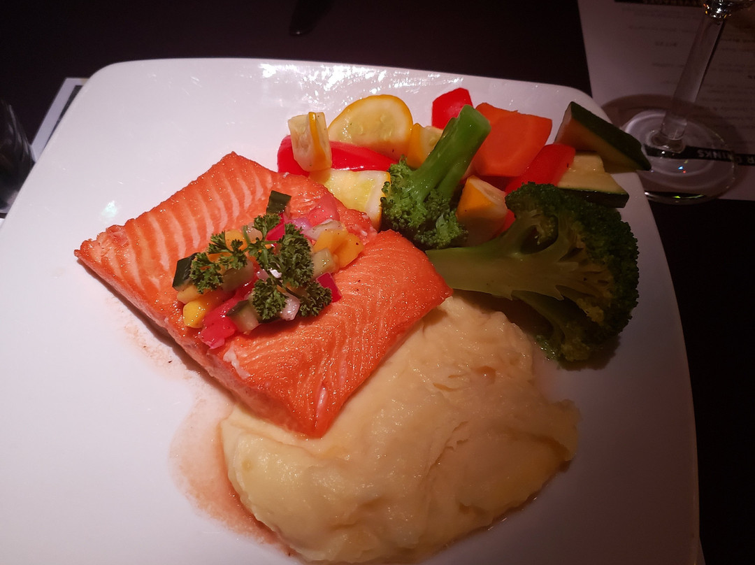 The Giggle Dam Dinner Theatre-高贵林港必去景点