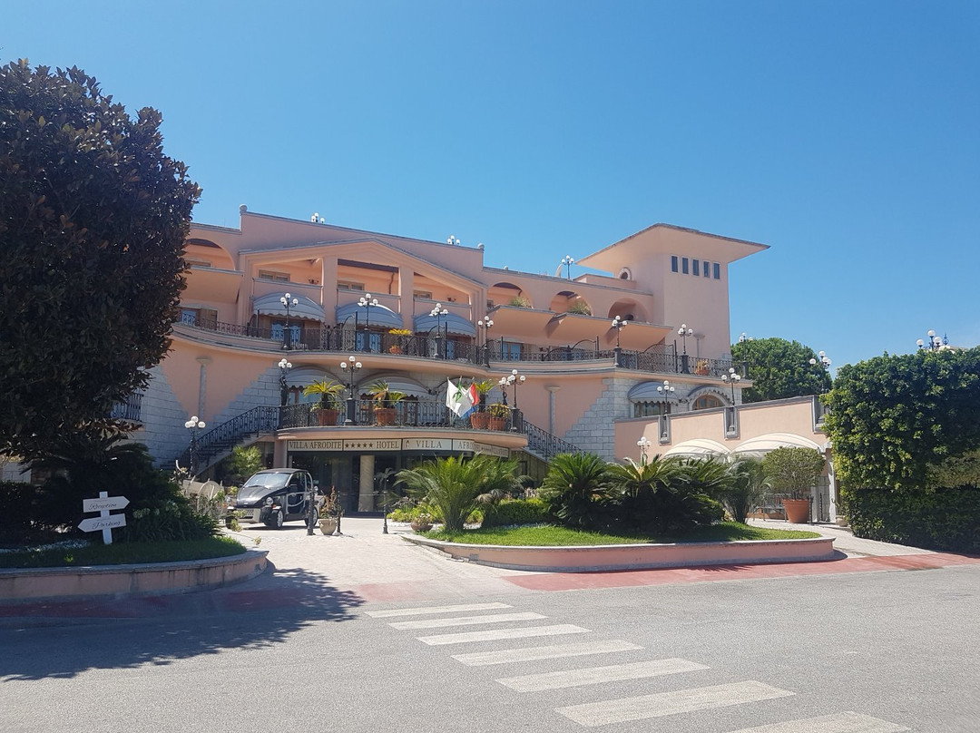 阿佛罗帝蝶别墅酒店主图