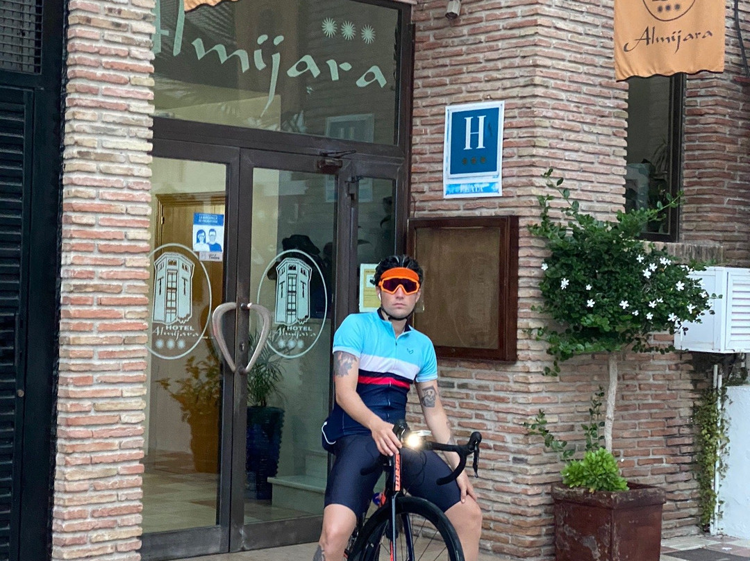 阿尔米哈拉酒店主图