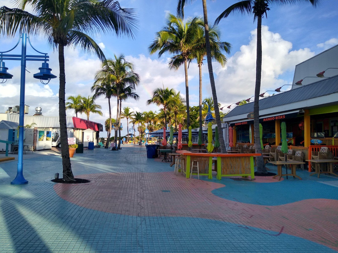 Times Square-迈尔斯堡海滩必去景点