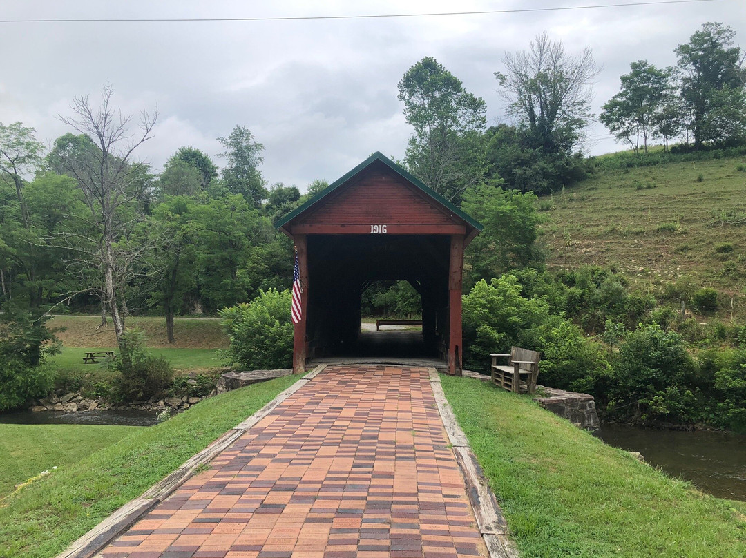 Sinking Creek Covered Bridge-Newport必去景点